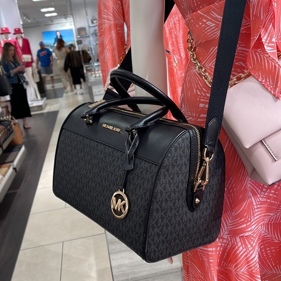 Michael Kors med Duffel Travel - Leather/Coated
NWT
35S2GTFU2B
BLACK - Picture 13 of 16